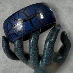 NWT Blue Crackle Leather-Look Acrylic Bangle